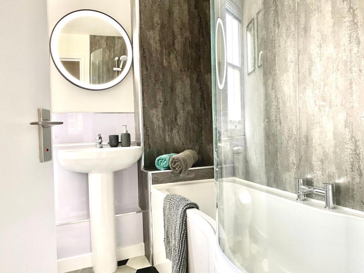 Stylish Central 2 Bedroom Apartment - Free Parking, Free Wifi أوركني المظهر الخارجي الصورة